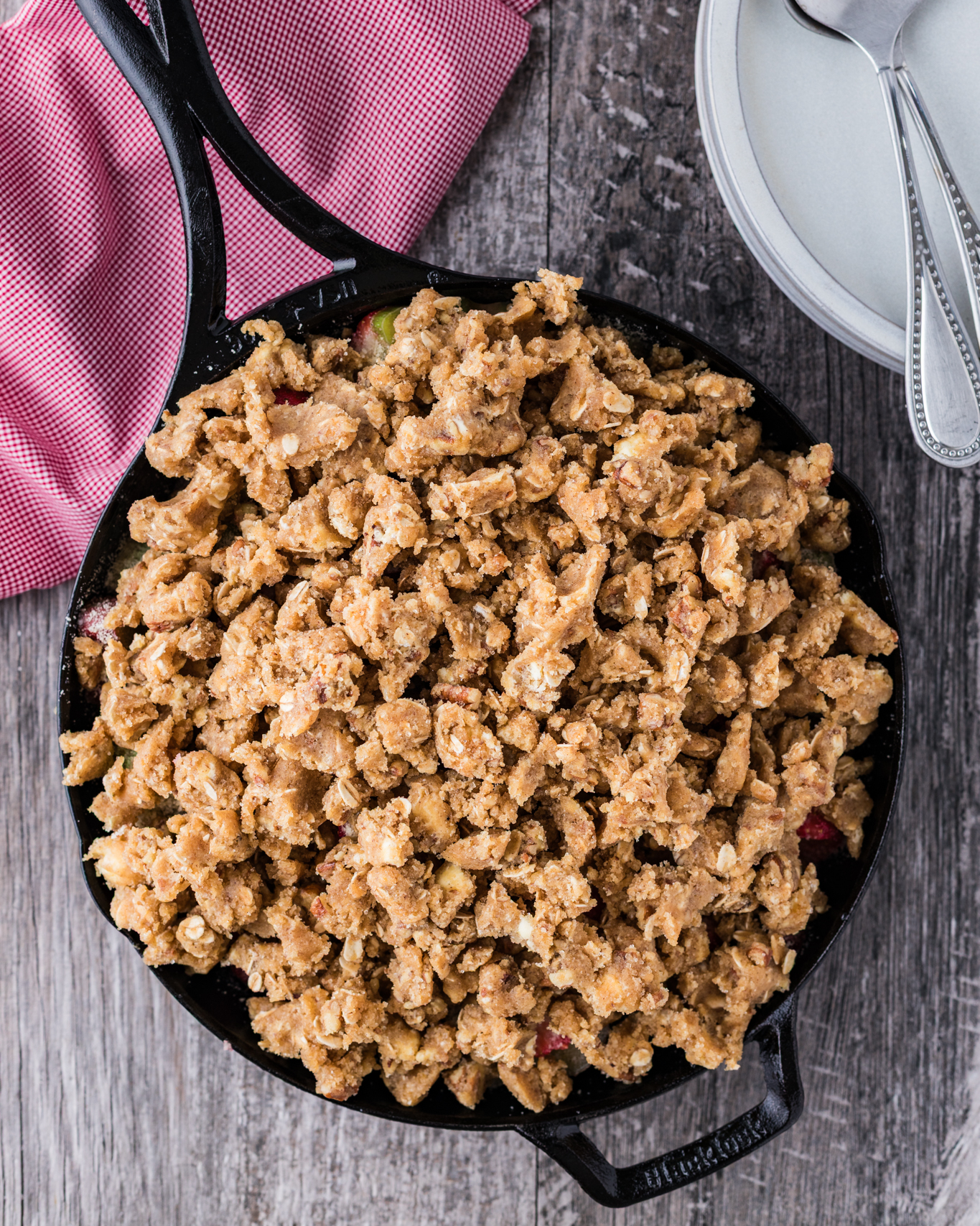 strawberry rhubarb crisp in cast iron pan