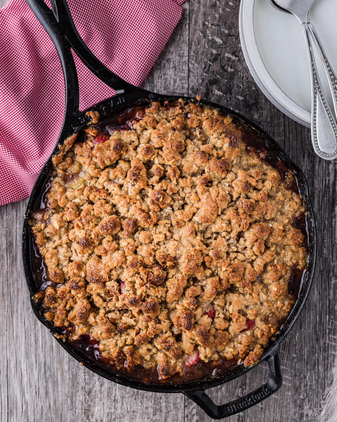 strawberry rhubarb crisp baked